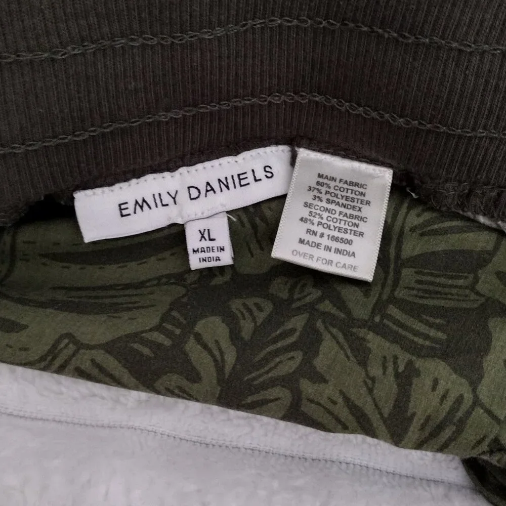Emily Daniels Women’s XL Dark Olive Green Palm Print Capri Pants Casual Pull-On - Picture 5 of 11